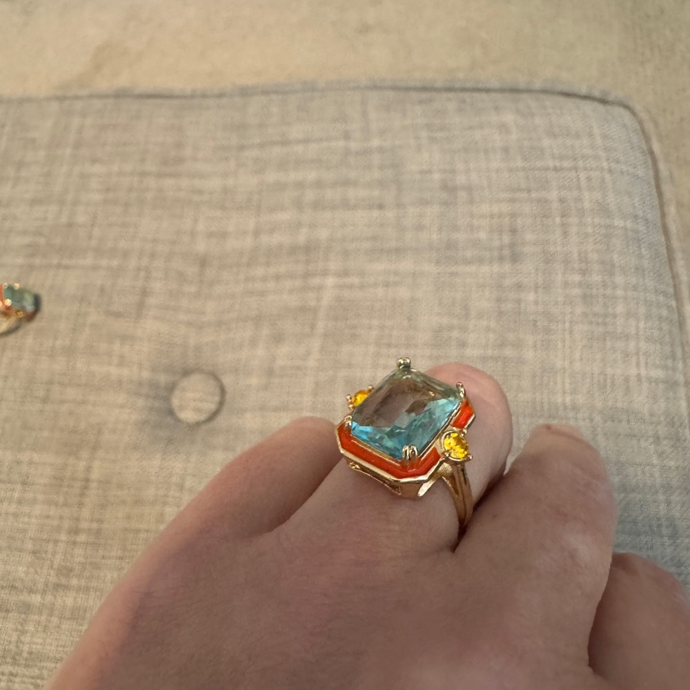 Elegant Gold and Blue Gemstone Ring